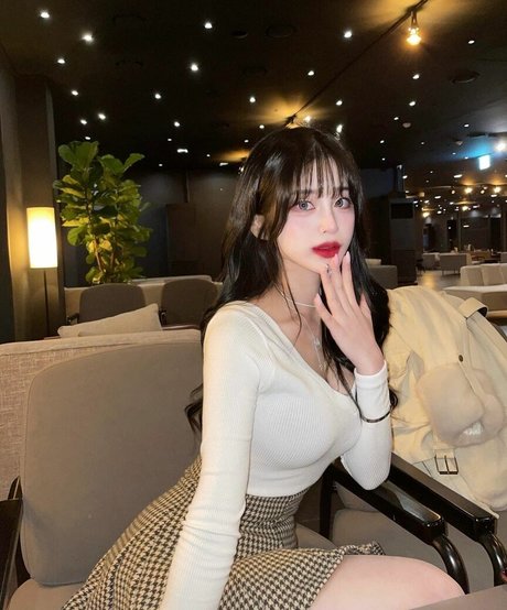 Haruzzxng nude actress image