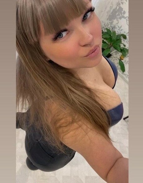 rude in life beautiful model pic