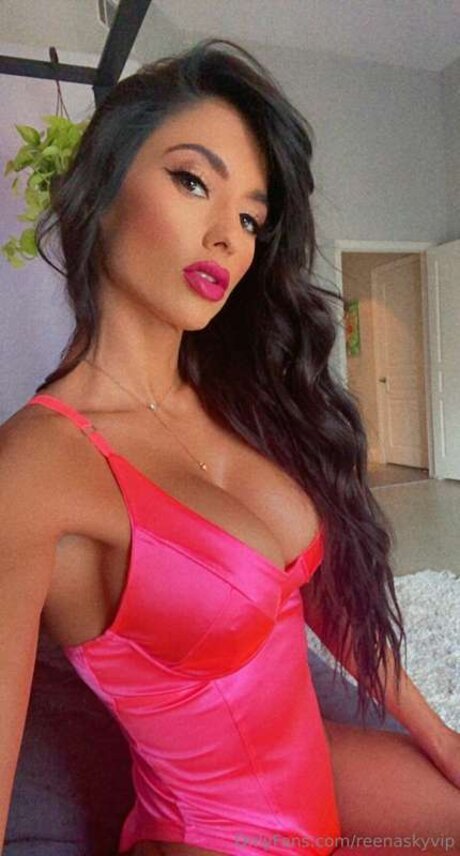 Reenaskyfree naked model images