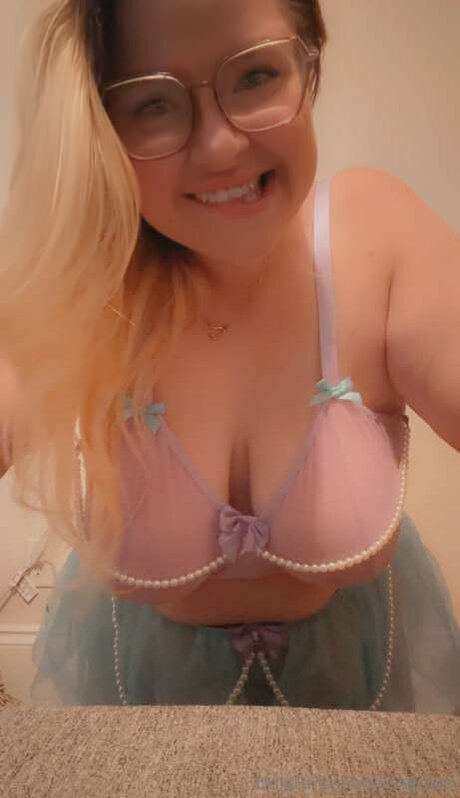 Rissarue2 pornographic star picture