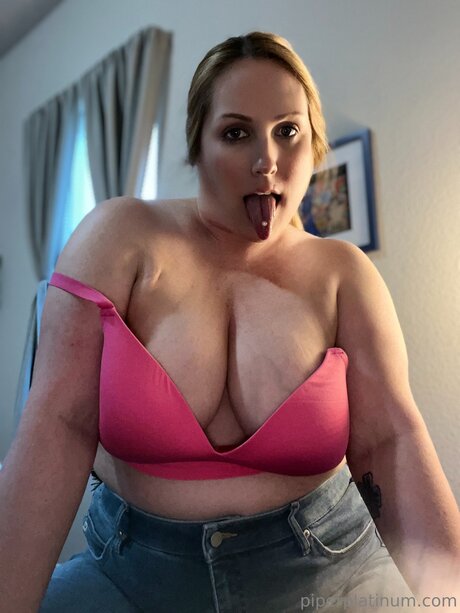 Piperplatinumfree beautiful actress img