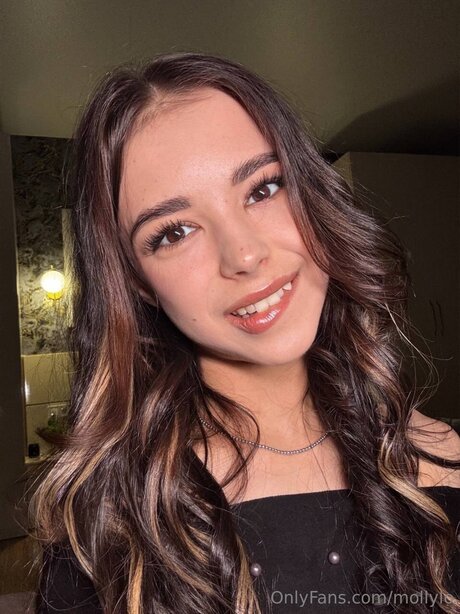 Mollylo model hd photos
