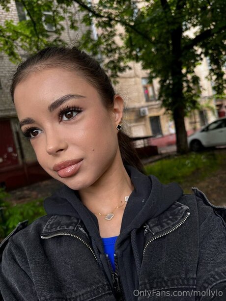 Mollylo free model img