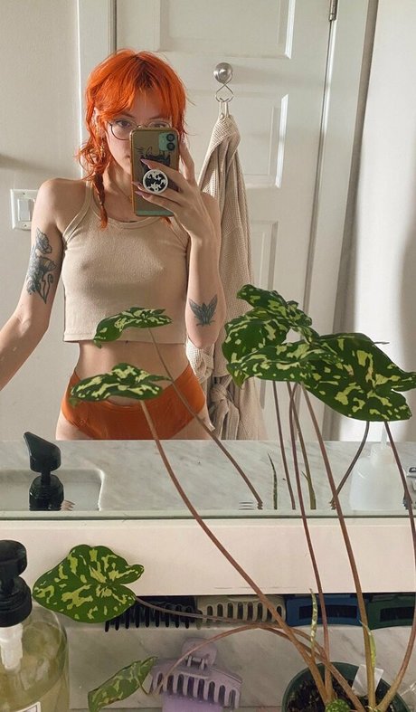 Pleasequietdown erotic model pics