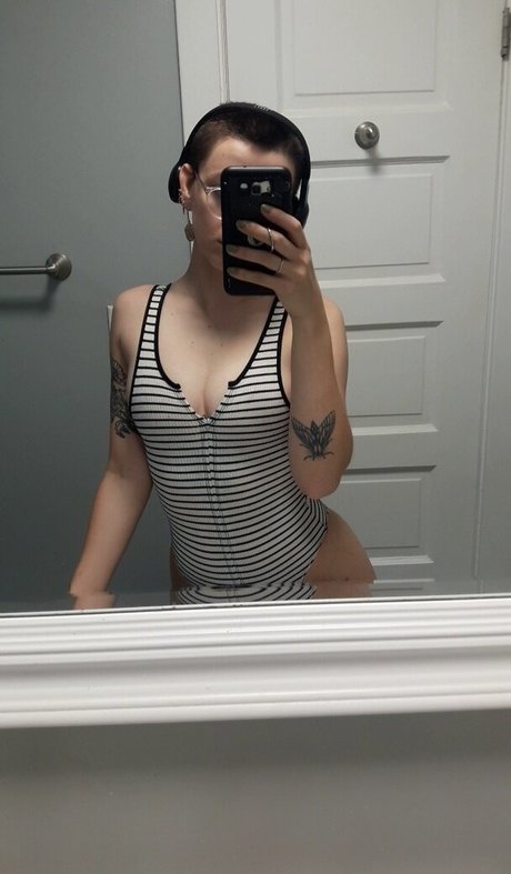 Pleasequietdown nudes model images