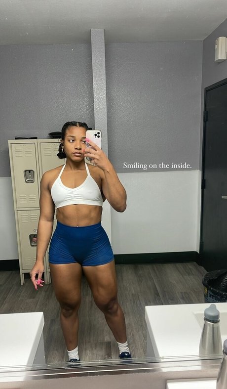 aaaaayevuh star naked picture