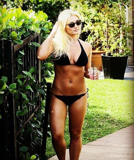 Brooke Hogan model art pictures