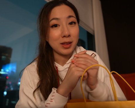 Fuslie model art pic