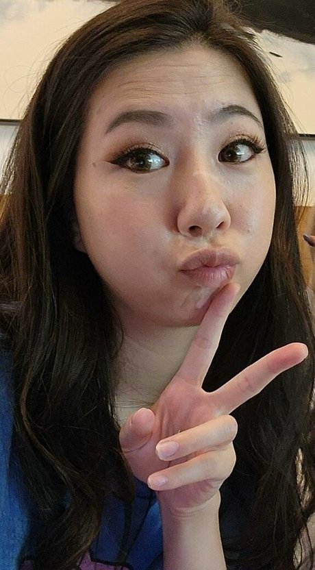 Fuslie star beautiful pictures