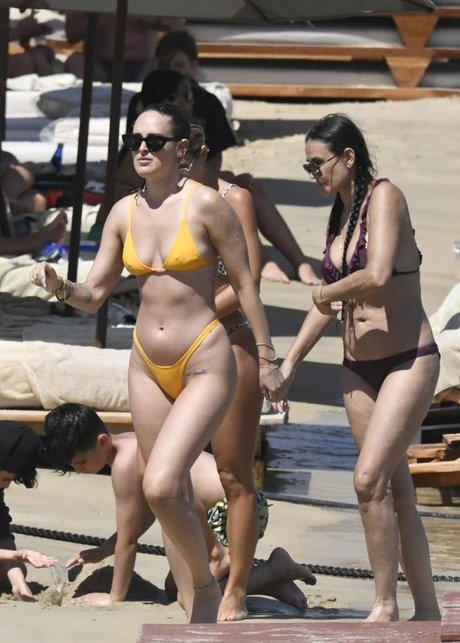 Rumer Willis pornstar top img