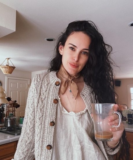 Rumer Willis model high quality img