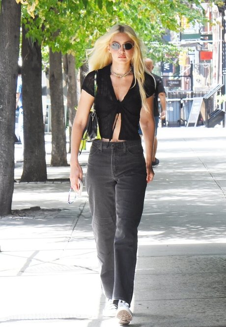 Gigi Hadid nude star images