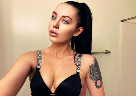 Deavanclegg1 pornographic model photo