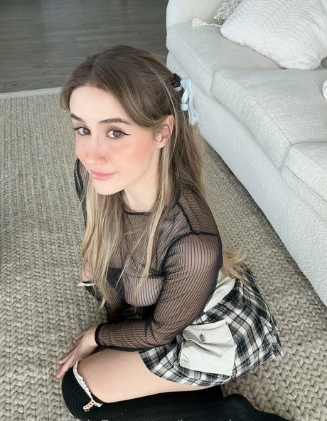 bronwinaurorafree model nude photo