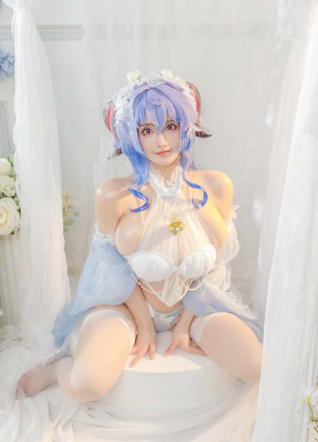 GUAZA model high quality pictures