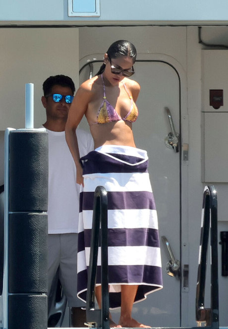 Eiza Gonzalez model adult image