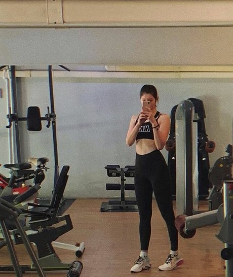 Aloona Larionova star high quality image