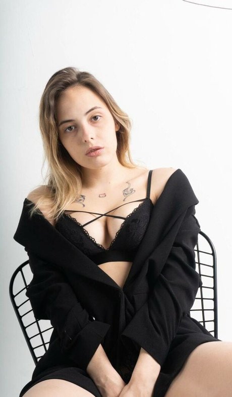 Nikol Koulen high quality model photos