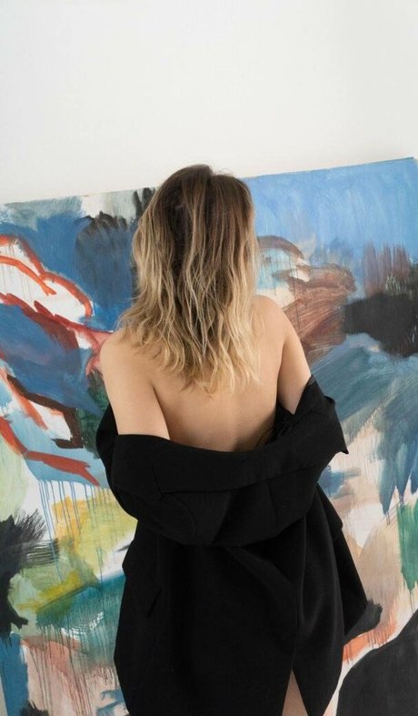 Nikol Koulen star nice pic