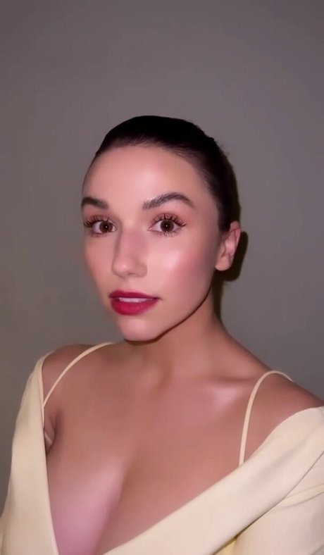 Grace Caroline Currey pornstar exclusive images