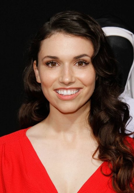 Grace Caroline Currey nudes actress image