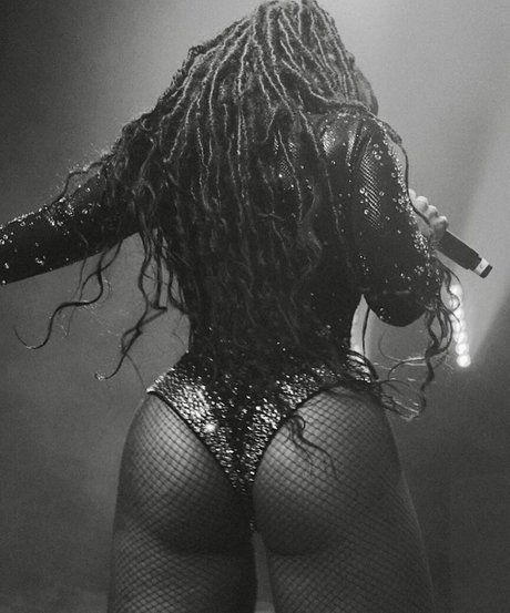 Chloe Bailey nude pornstar photo