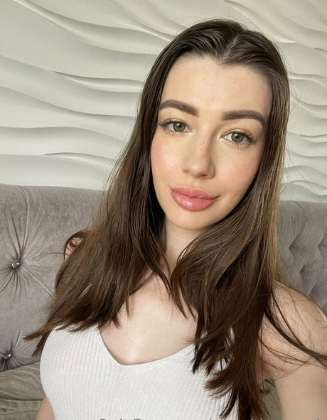 Petite Doll naked actress images