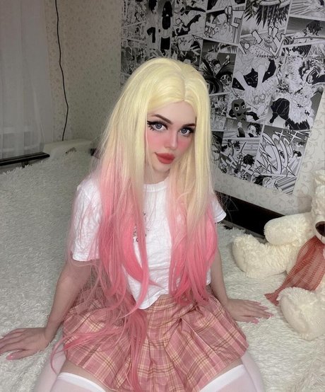 Lyraleiq sexy star picture