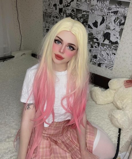 Lyraleiq model nudes archive