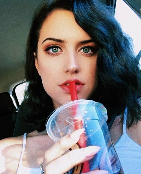 sofiatheedoll pornstar pretty pics