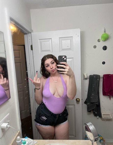 trapqueenary erotic actress photos