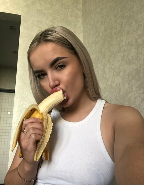 sinful monro vip pretty model pic