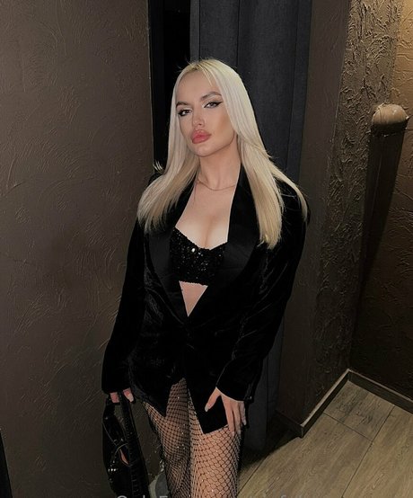 sinful monro vip pornstar adult img