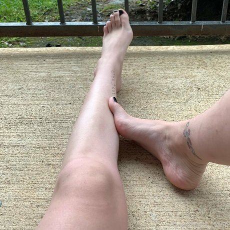 tinykittie naked model pic