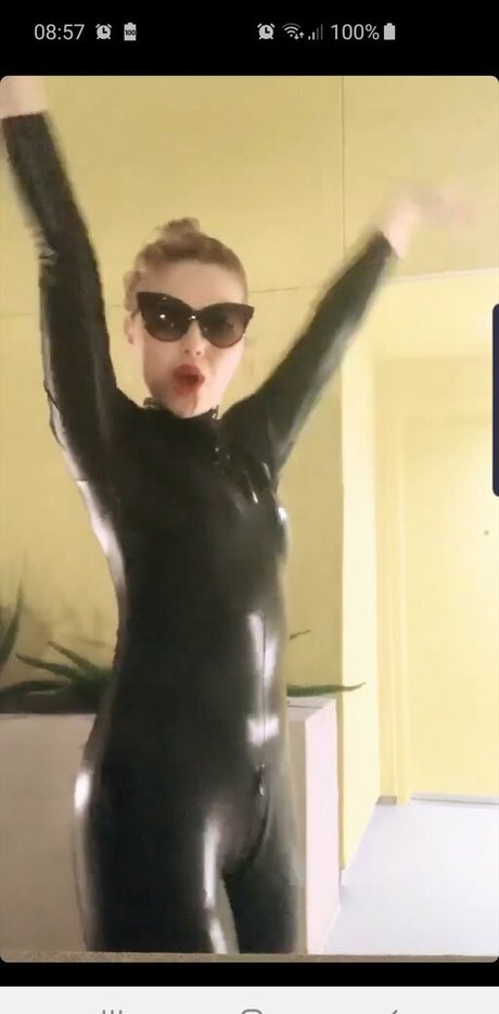 Sammi Hanratty best star pics