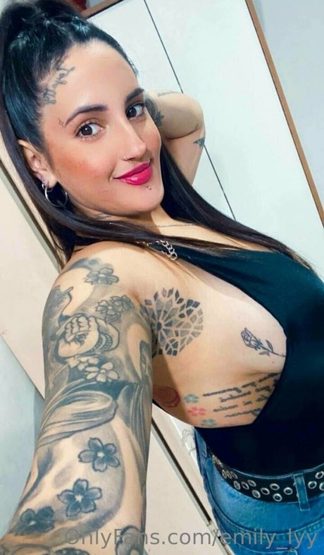 emily lyy perfect actress img