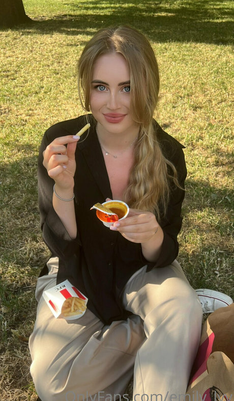 emily lyy actress pictures