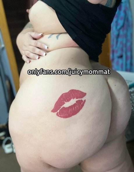 JuicymommaT star sex photos