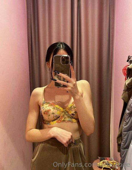 adelebee star high quality pics