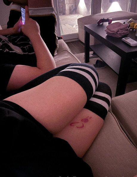 ninnauwu nude pornstar img