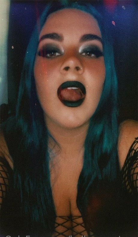 bella monstera exclusive actress photos