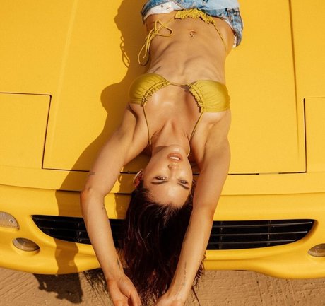 Paris Berelc nice actress picture