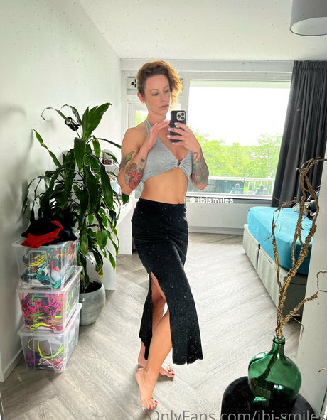 smilingdutchiefree actress pic