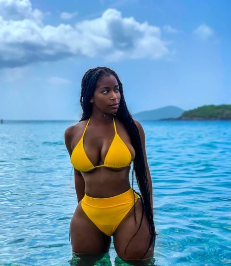 Tia Becca pornstar pretty photo