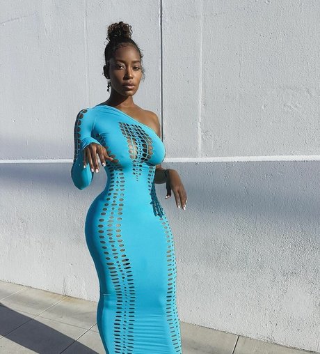 Tia Becca model perfect pic