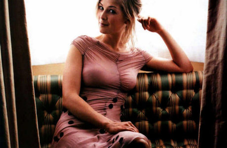 Rosamund Pike naked star img