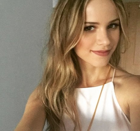 Halston Sage top pornstar pictures