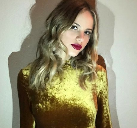 Halston Sage pornographic model picture