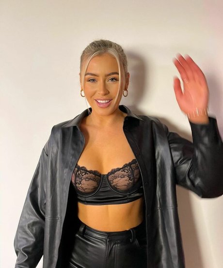 Sian Owen nude pornstar picture