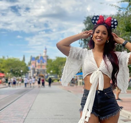 Candice Patton beautiful star archive